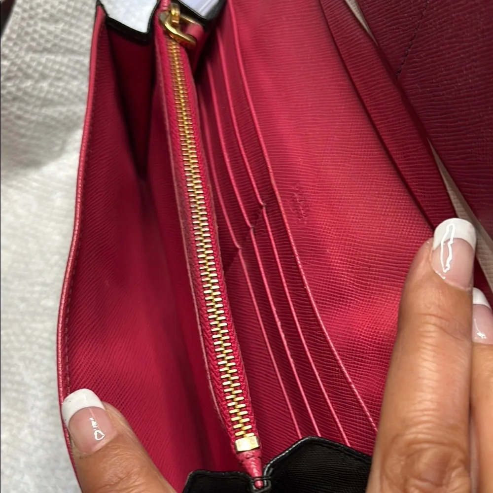 Prada Large Saffiano Wallet - Picture 4 of 15